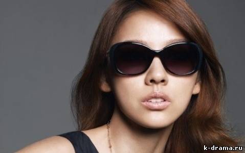 Ли Хё Ри выглядит свежо и сексуально для бренда «Optical Look»