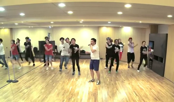 Учитесь танцевать Gangnam Style