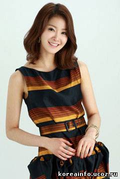 Актриса Ли Си Ён помогает молодежи.