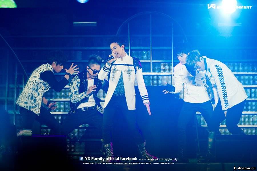 G-Dragon и Тэ Сон извинились перед поклонниками на концерте YG Family